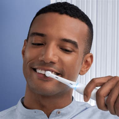 Oral-B iO7 elektrisk tannbørste IO7WH (hvit)