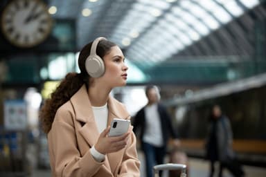 Sony trådløse around ear hodetelefoner WH 1000XM4 (sølv Sony trådløse around ear hodetelefoner WH 1000XM4 (sølv