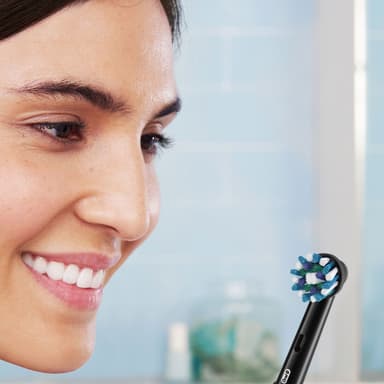 Oral-B Pro 2 2500 elektrisk tannbørste gavesett 319412 (sort)