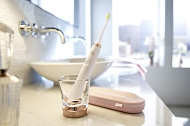 Philips Sonicare DiamondClean elektrisk tannbørste HX939393 hvit