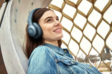 JBL E65BT trådløse around-ear hodetelefoner (blå)