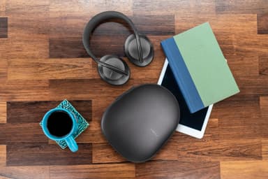 Bose Noise Cancelling Headphones 700 + ladeetui (sort)