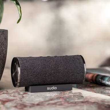 Sudio Femtio trådløs bærbar høyttaler (sort)