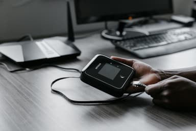 Nighthawk M5 5G WiFi 6 MR5200 mobil router