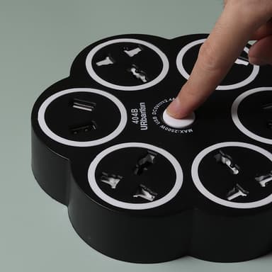 Universal strømuttak 4 USB-porter Svart