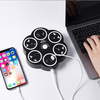 Universal strømuttak 4 USB-porter Svart