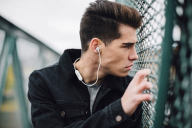JBL Tune125BT trådløse in-ear hodetelefoner (hvit)