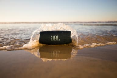 JBL Charge 5 trådløs bærbar høyttaler (sort)