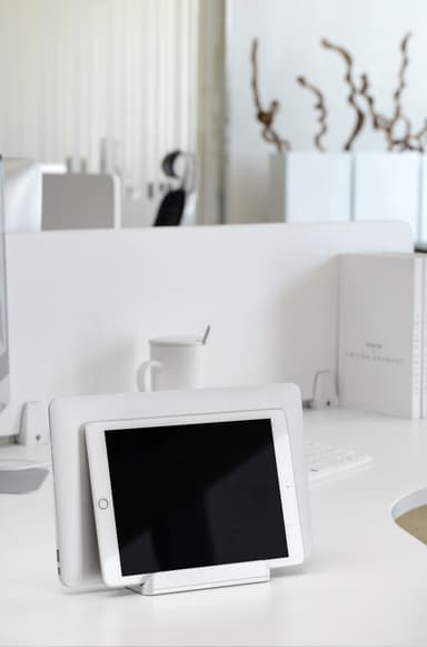 Desire 2 Dual bordstativ til nettbrett, Mac og Ultrabook-PC-er