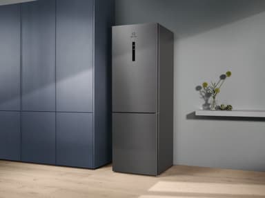 Electrolux kombiskap LNT7ME32X2 (rustfritt stål)