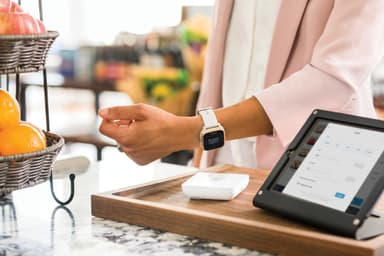 Garmin Venu Sq smartklokke (hvit/gull)