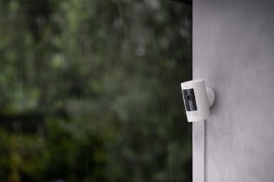 Ring Stick Up kablet sikkerhetskamera (hvit)