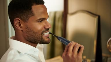 Philips Sonicare Prestige 9900 elektrisk tannbørste HX999212 (blå)
