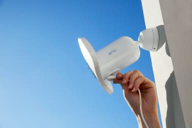 Arlo Pro 3 Floodlight trådløst 2K QHD kamera (hvit)