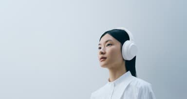 Sony trådløse around-ear hodetelefoner WH-1000XM4 (hvit)