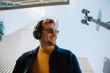 JBL Tour One trådløse around-ear hodetelefoner (sort)