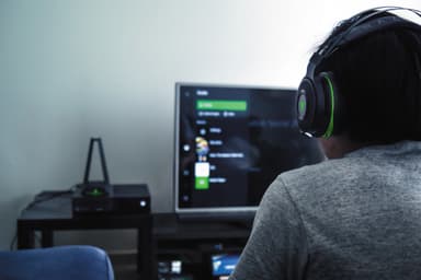 Razer Thresher Ultimate trådløst headsett for Xbox One