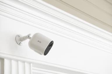 Arlo Essential trådløst FHD smartkamera 3-pakning (hvit)