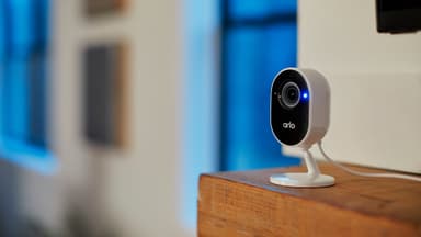 Arlo Essential Indoor Camera (sort)