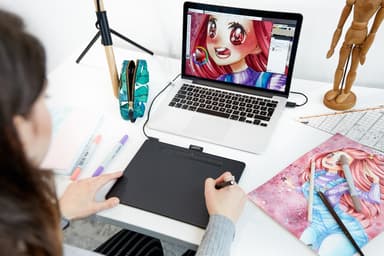 Wacom Intuos M Bluetooth tegneplate (sort)