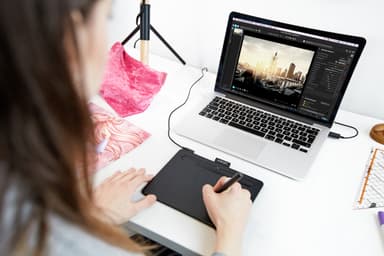 Wacom Intuos S Bluetooth tegneplate (sort)