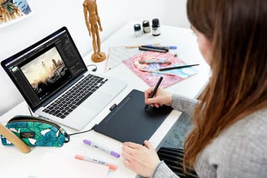 Wacom Intuos M Bluetooth tegneplate (sort)