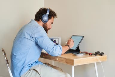 JBL Tune 760NC trådløse around-ear hodetelefoner (blå)