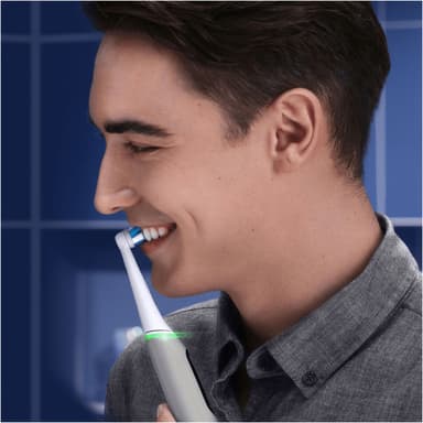 Oral-B iO6 elektrisk tannbørste 377788 (grå opal)