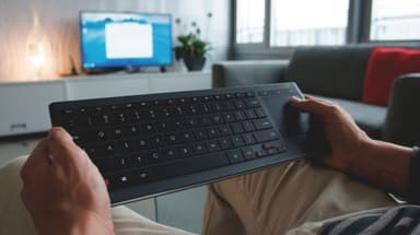 Logitech K830 trådløst tastatur (sort)