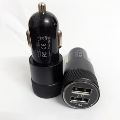Billader 2.4A med dobbel USB og LED svart