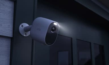 Arlo Essential Spotlight trådløst FHD smartkamera (hvit)