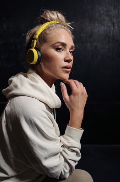 Jays x-Seven trådløse on-ear hodetelefoner (gul)