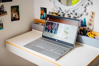 HP Pavilion 15-cs0812no 15,6" bærbar PC (blek gull)