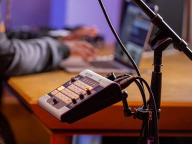 Zoom V3 Vocal Multi Effects Proccessor