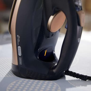 Philips Iron Azur GC4909/60 Dampstrykejern, 3000 W, Vanntankkapasitet 300 ml, Kontinuerlig damp 55 g/min, Dampboostytelse 250 g/min, Svart/Gull
