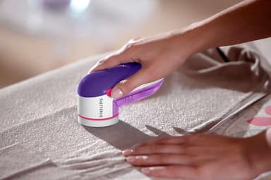 Philips Fabric Shaver GC026/30 Lilla/hvit, batteridrevet
