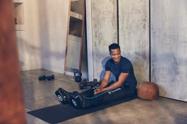 RecoveryAir JetBoots kompresjonsstøvler fra Therabody (medium)