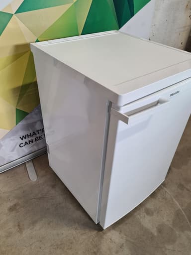 MIELE K 12012 S-3 Benkkjøleskap med liten fryser - brukt