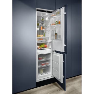 Electrolux Kombiskap LNC8ME18S (integrert)
