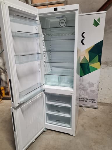 Miele kjøleskap KFN 29032 D ws - brukt