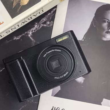 Digitalkamera med 24 MP, HD 1080p og 16x zoom, sort