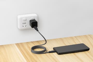 Sandstrøm magnetisk USB-C til USB-C-kabel 1 m (sort)