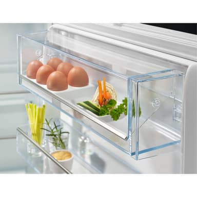 Electrolux Kombiskap ENV9MD18S Integrert