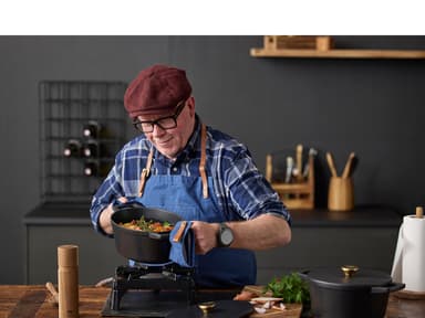 HOLM Cast iron pot Dia 22,5 x 11 cm 3,6 liter Black