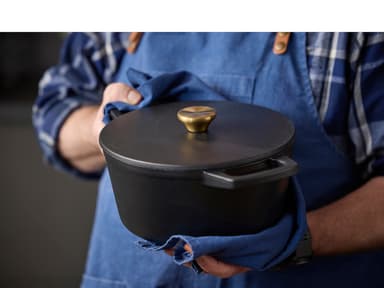 HOLM Cast iron pot Dia 22,5 x 11 cm 3,6 liter Black