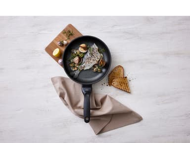 HOLM Serving board 32 x 20 x 1.5 cm Acacia wood