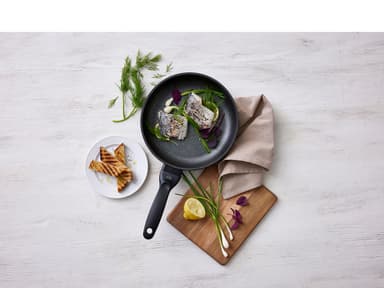 HOLM Serving board 32 x 20 x 1.5 cm Acacia wood