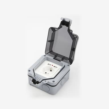 Vanntett vegguttak med deksel, med 2 USB-porter Grå