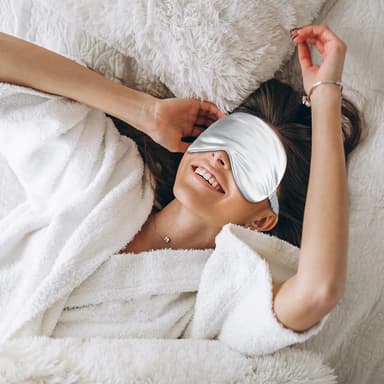 Sovemaske av silke Sølv