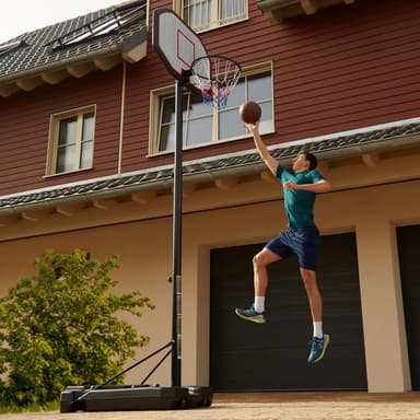 Basketballkurv med stativ - svart